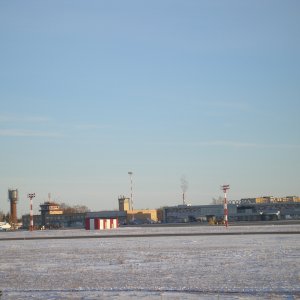 Вид КДП и аэровокзала с локатора