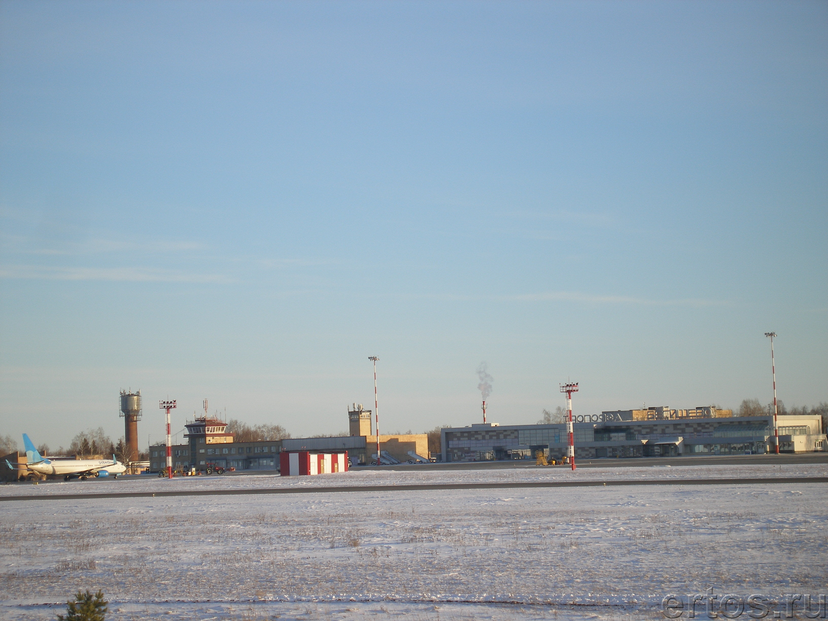 Вид КДП и аэровокзала с локатора